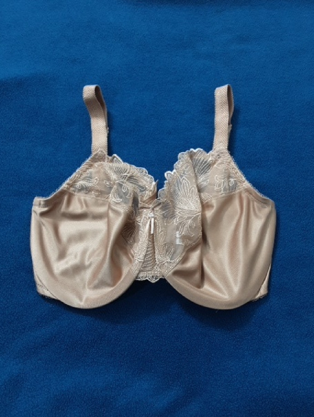 Wacoal Satin Lace Underwire Bra - Beige Size 34H.